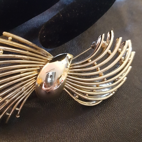 BSK Vintage Bow Brooch - Picture 4 of 7